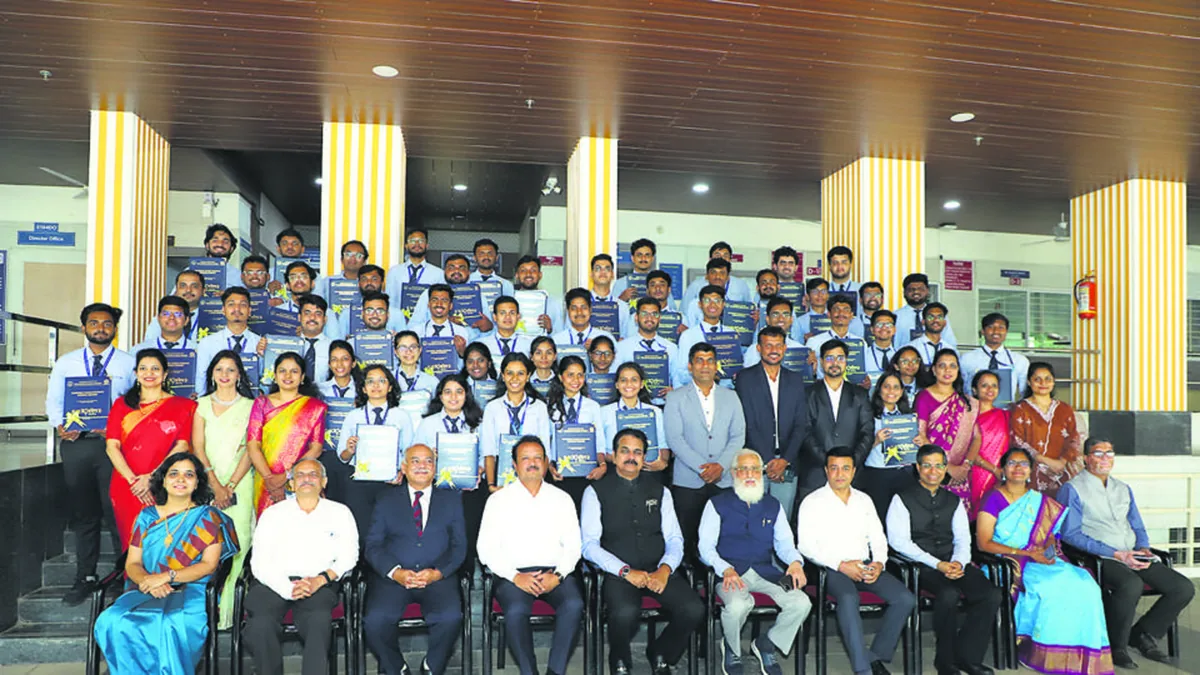 Hindustan Times article photograph of the first Marathi-medium engineering graduates.